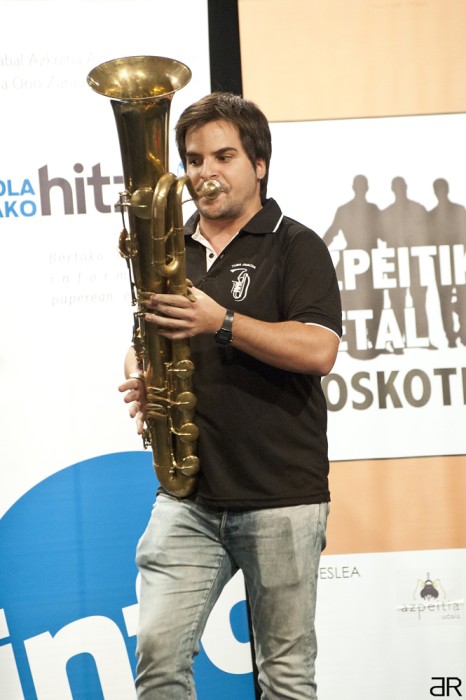 ar-diseinuak-tuba-jaialdia2013042.jpg